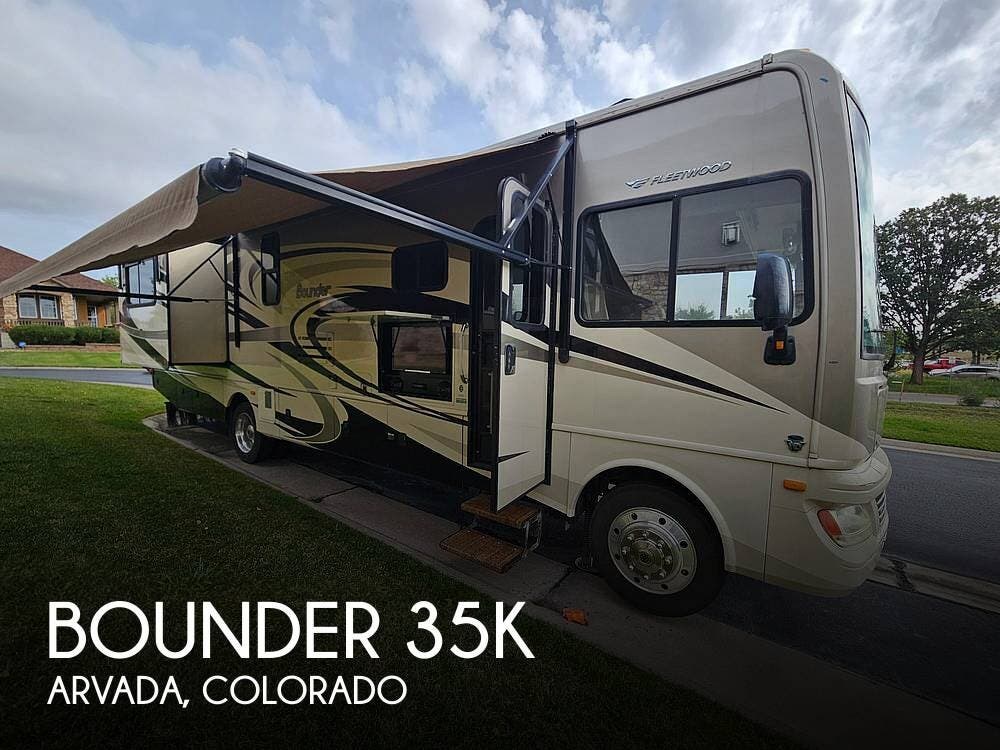 Used 2014  Fleetwood Bounder 35K by Fleetwood from Pop RVs in Arvada, CO