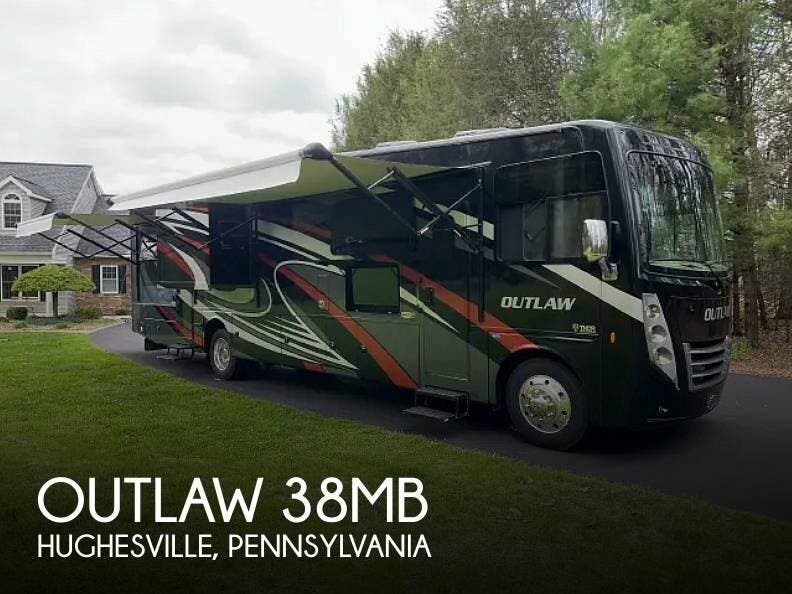 Used 2022  Thor Motor Coach Outlaw 38MB by Thor Motor Coach from Pop RVs in Hughesville, PA