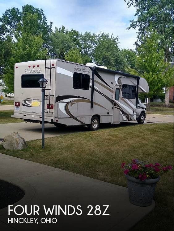 Used 2016  Thor Motor Coach Four Winds 28Z by Thor Motor Coach from Pop RVs in Hinckley, OH