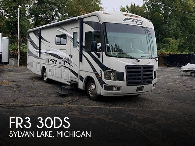 Used 2015  Forest River FR3 30DS by Forest River from Pop RVs in Sylvan Lake, MI