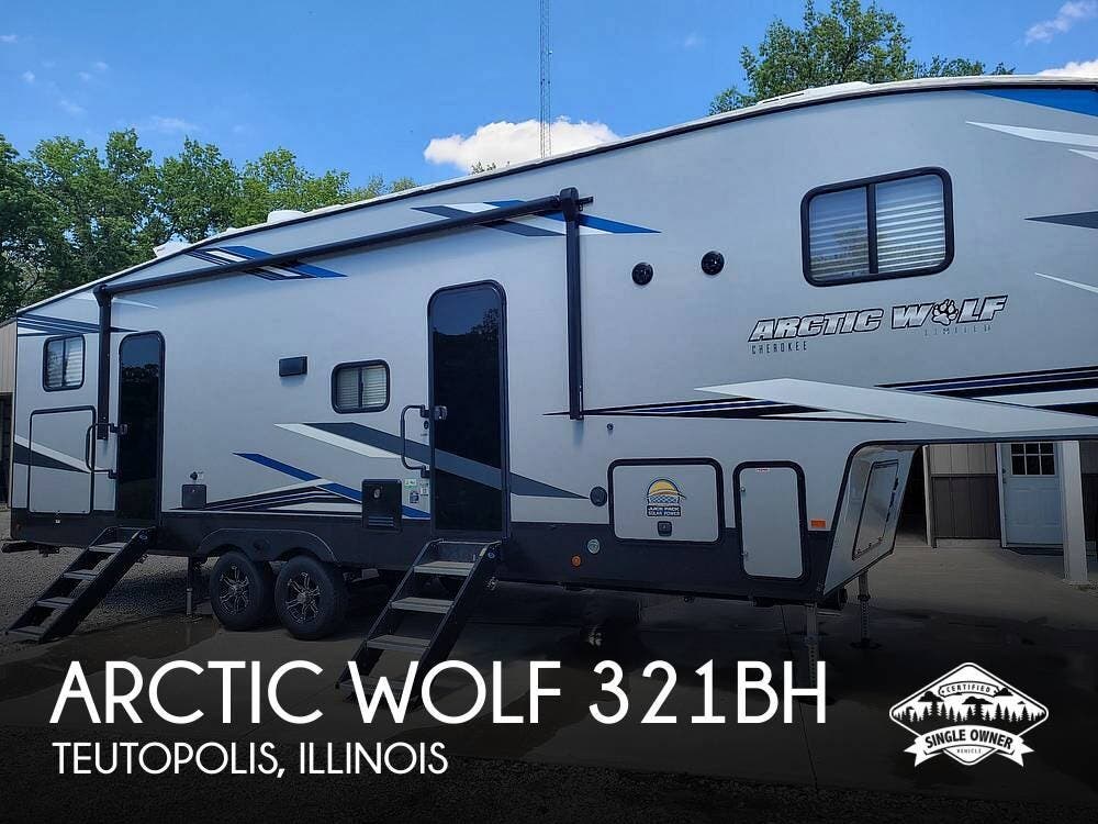 Used 2022  Cherokee  Arctic Wolf 321BH by Cherokee from Pop RVs in Teutopolis, IL