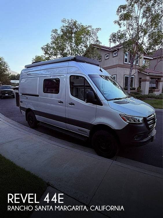 Used 2020  Winnebago Revel 44e by Winnebago from Pop RVs in Rancho Santa Margarita, CA