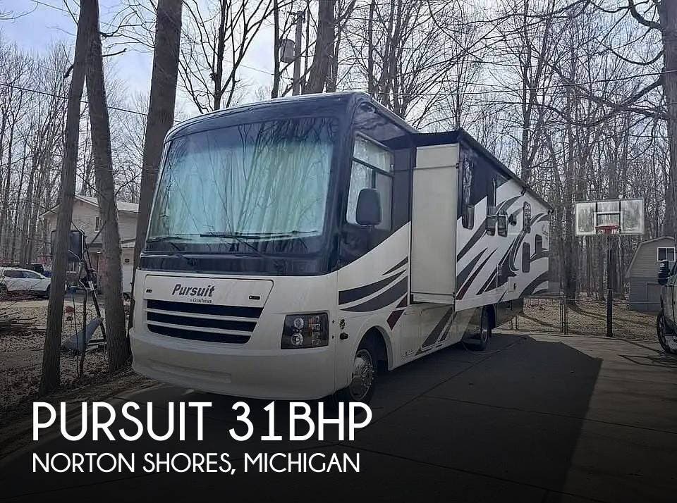Used 2019  Coachmen Pursuit 31BHP by Coachmen from Pop RVs in Norton Shores, MI