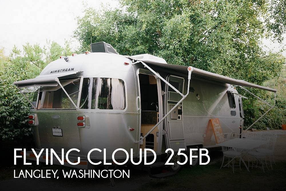 Used 2015  Airstream Flying Cloud 25FB by Airstream from Pop RVs in Langley, WA