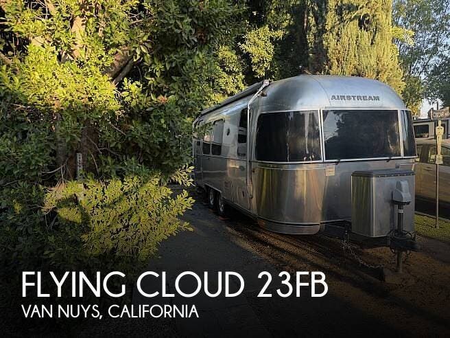 Used 2016  Airstream Flying Cloud 23fb by Airstream from Pop RVs in Van Nuys, CA