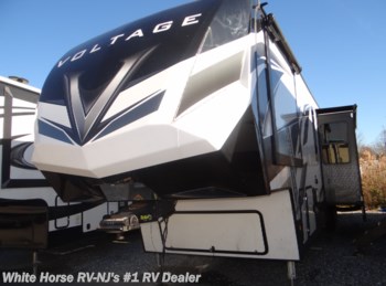 Used 2021 Dutchmen Voltage 4145 Triple Slide, 13