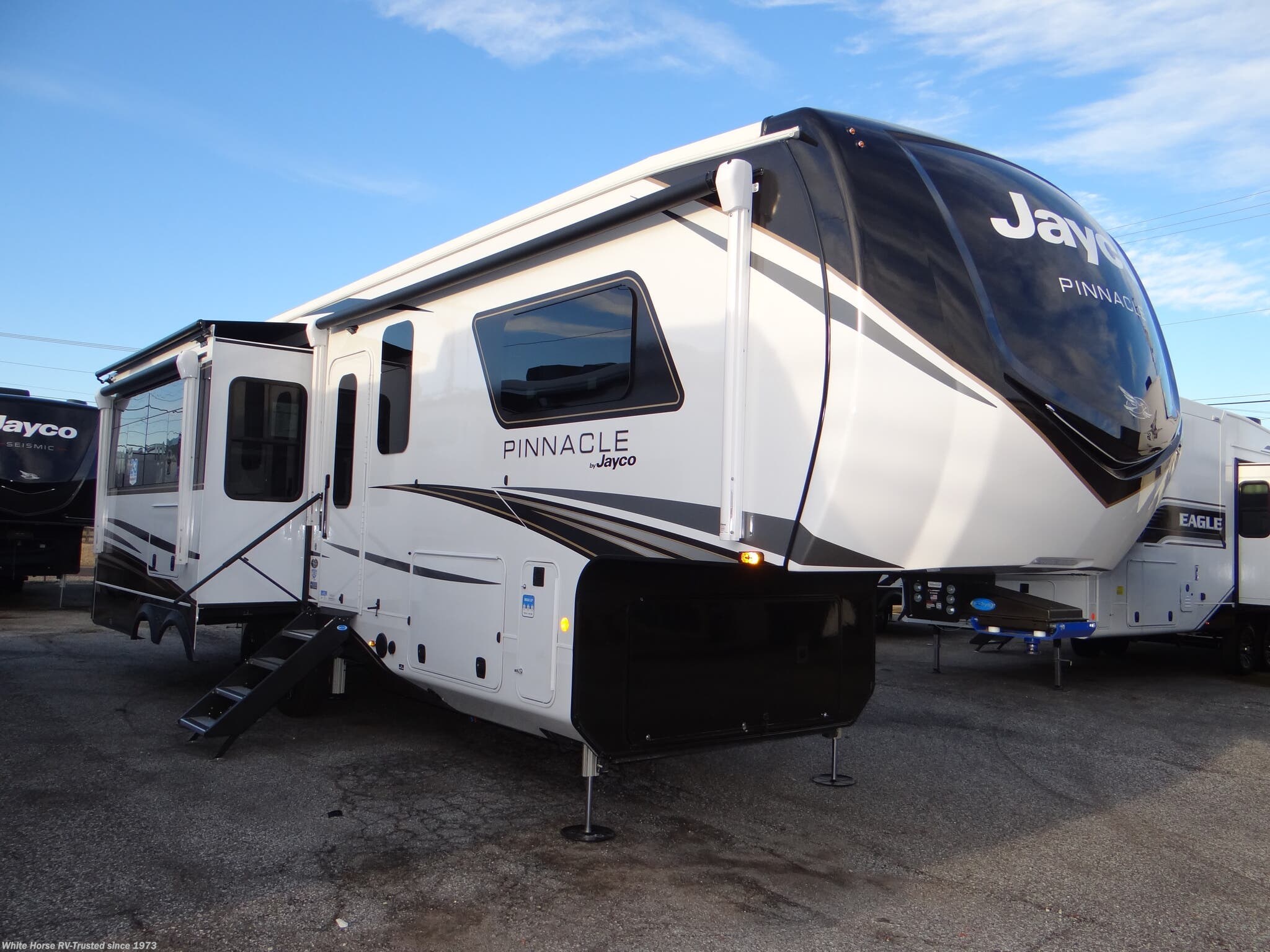 New 2026 Jayco Pinnacle 32RLTS available in Williamstown, New Jersey