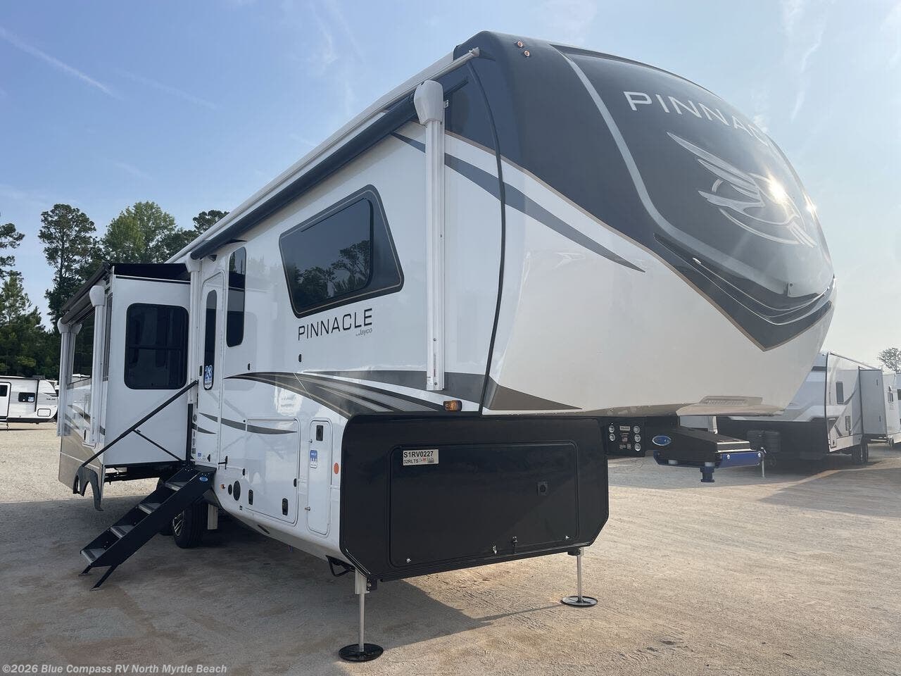 New 2025 Jayco Pinnacle 32RLTS available in Longs, South Carolina