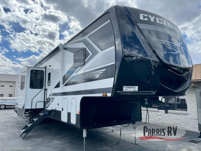 New 2026 Heartland Cyclone 3913 available in Murray, Utah