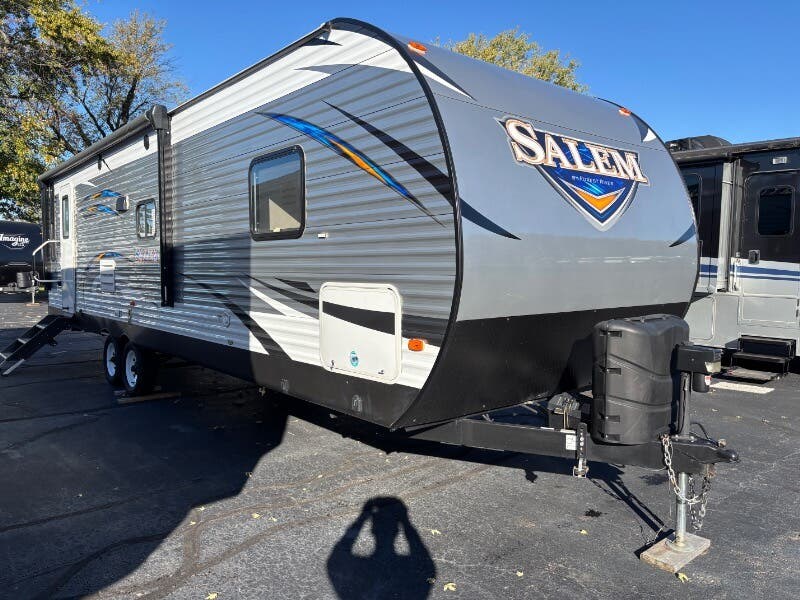 Used 2018 Forest River Salem 28RLSS available in Rockford, Illinois