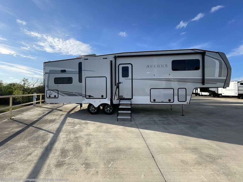 New 2025 Alliance RV Avenue 33RKS available in Alvin, Texas