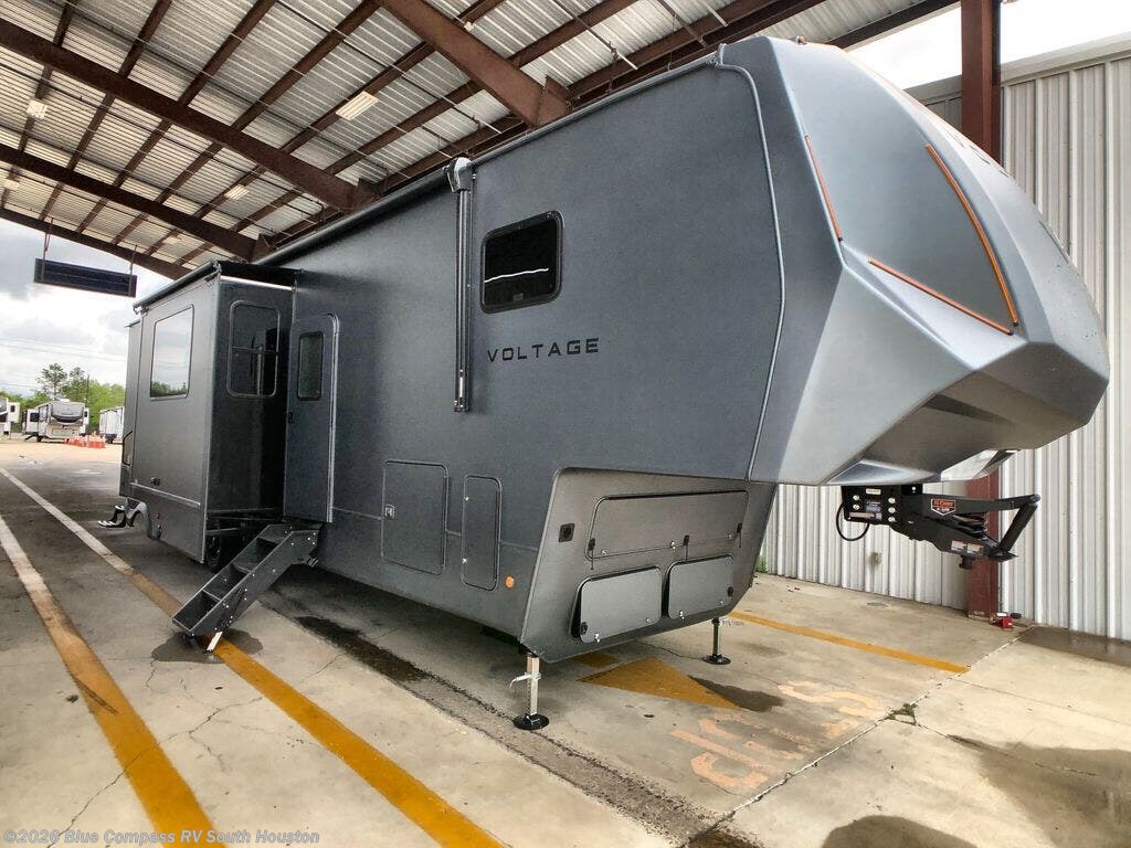 New 2026 Dutchmen Voltage V-Series 3850 available in Alvin, Texas