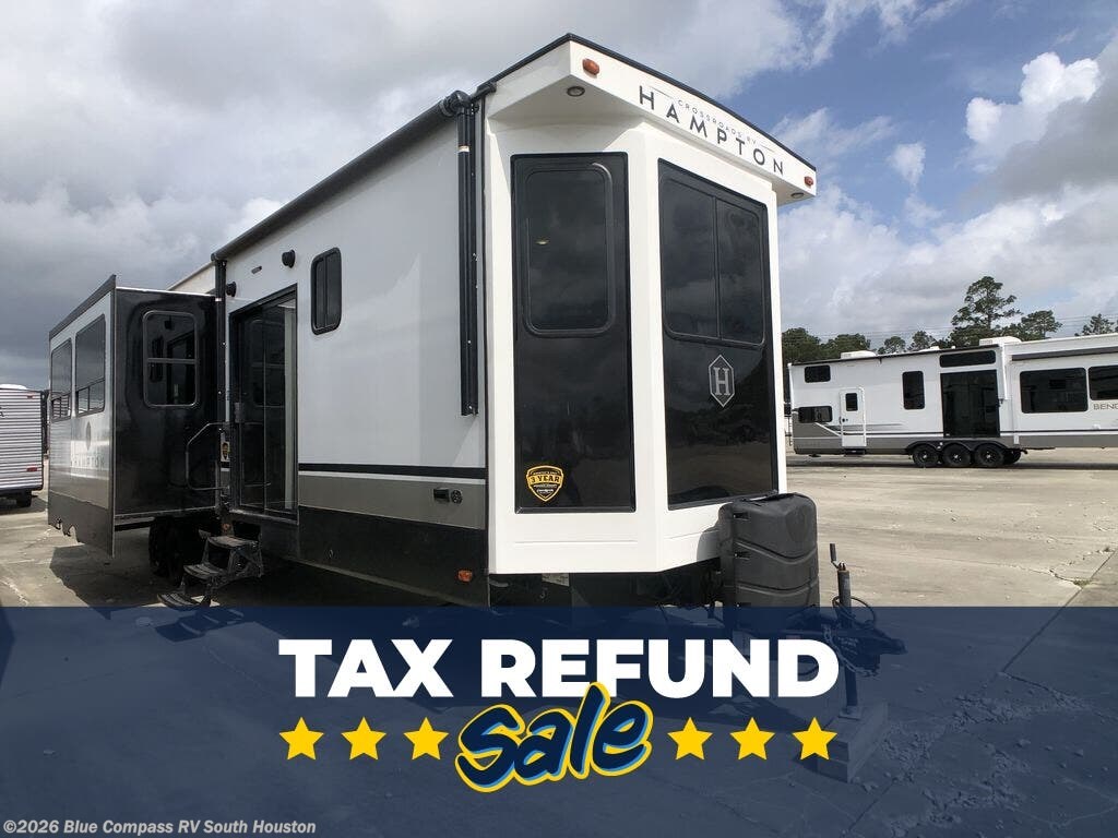 Used 2023 CrossRoads Hampton 378DBB available in Alvin, Texas
