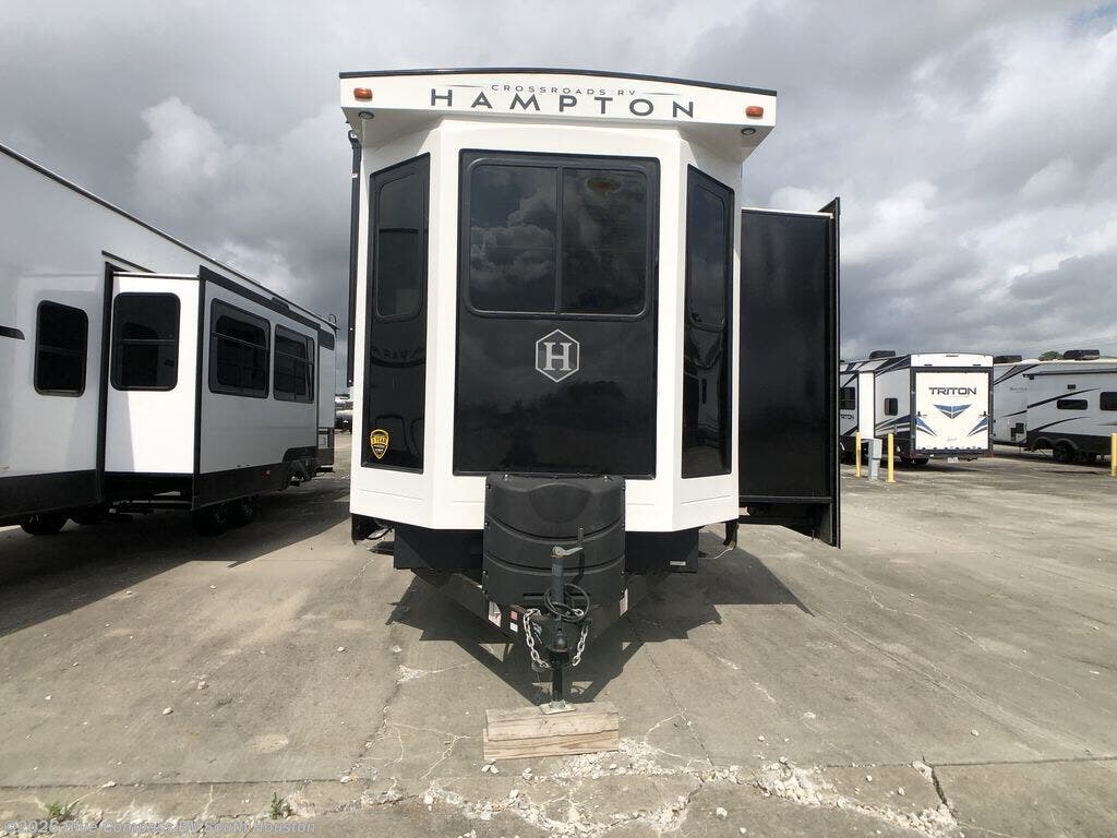 Used 2023 CrossRoads Hampton 378DBB available in Alvin, Texas