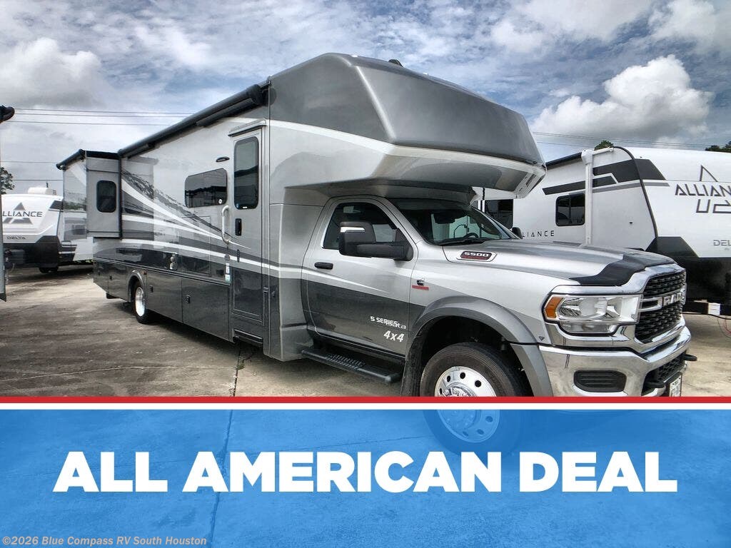 Used 2025 Dynamax Corp  ISATA 34DSD4X4 available in Alvin, Texas