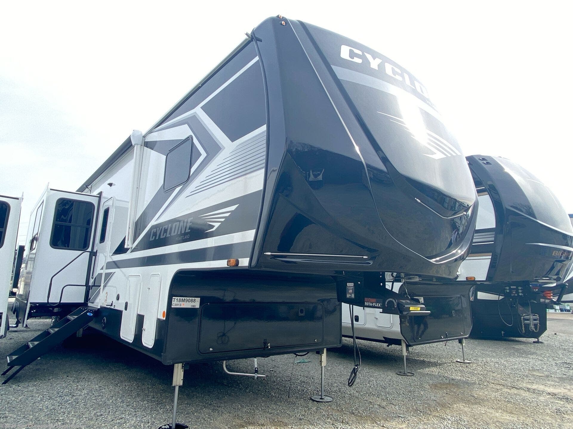 New 2027 Heartland Cyclone 3913 available in Alvin, Texas