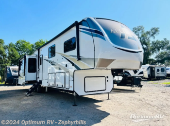 Used 2022 Skyline Alliance Paradigm 390MP available in Zephyrhills, Florida