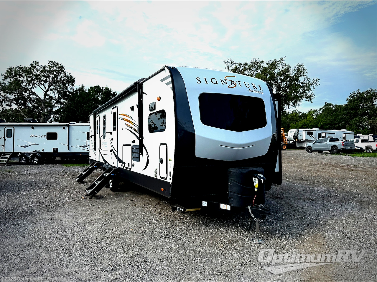 Used 2020 Forest River Rockwood Signature Ultra Lite 8335SB available in Zephyrhills, Florida