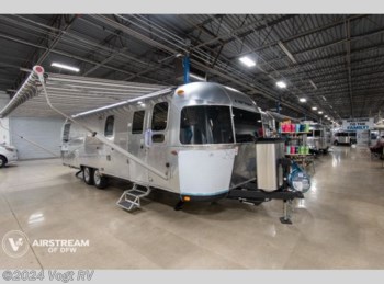 New 2022 Airstream Classic 30RB available in Fort Worth, Texas