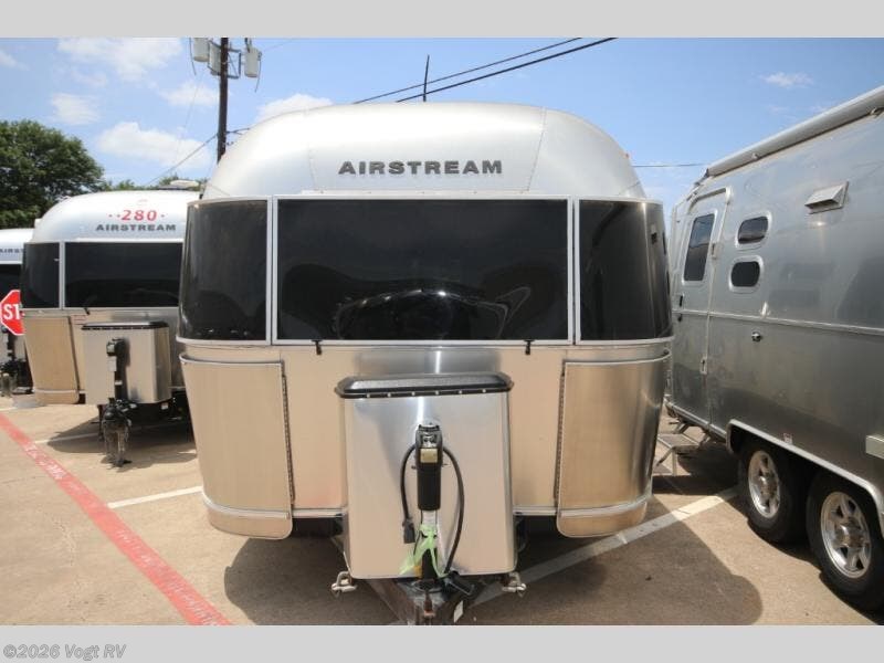 Used 2018  Airstream International 28RB Twin by Airstream from Vogt RV in Fort Worth, TX