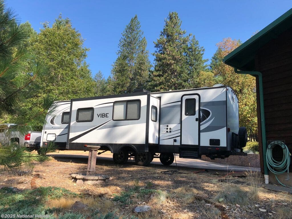Used 2018 Forest River Vibe 272BHS available in Central Point, Oregon