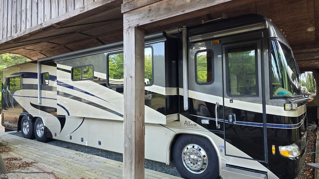 Used 2004 Country Coach Allure Newport available in Apex, North Carolina