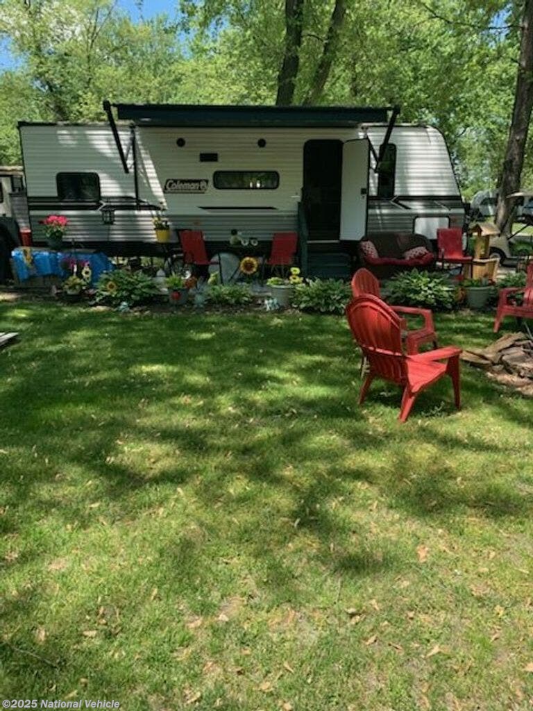 Used 2022 Dutchmen Coleman Lantern 262BH available in Glen Ellyn, Illinois