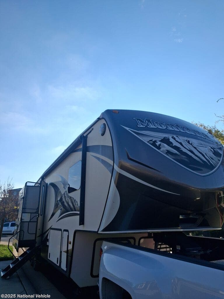Used 2014 Keystone Montana Mountaineer 291RLT available in El Dorado Hills, California