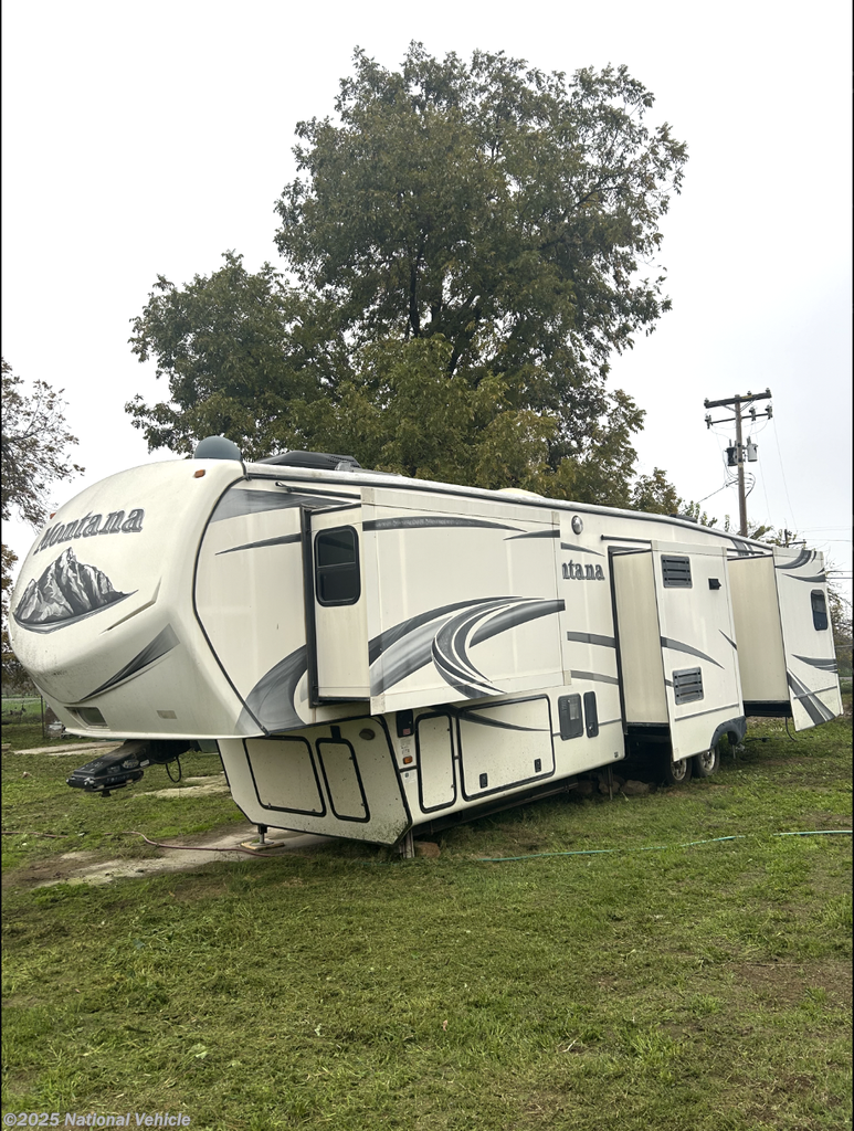 Used 2014 Keystone Montana Paramount 3402RL available in Hanford, California