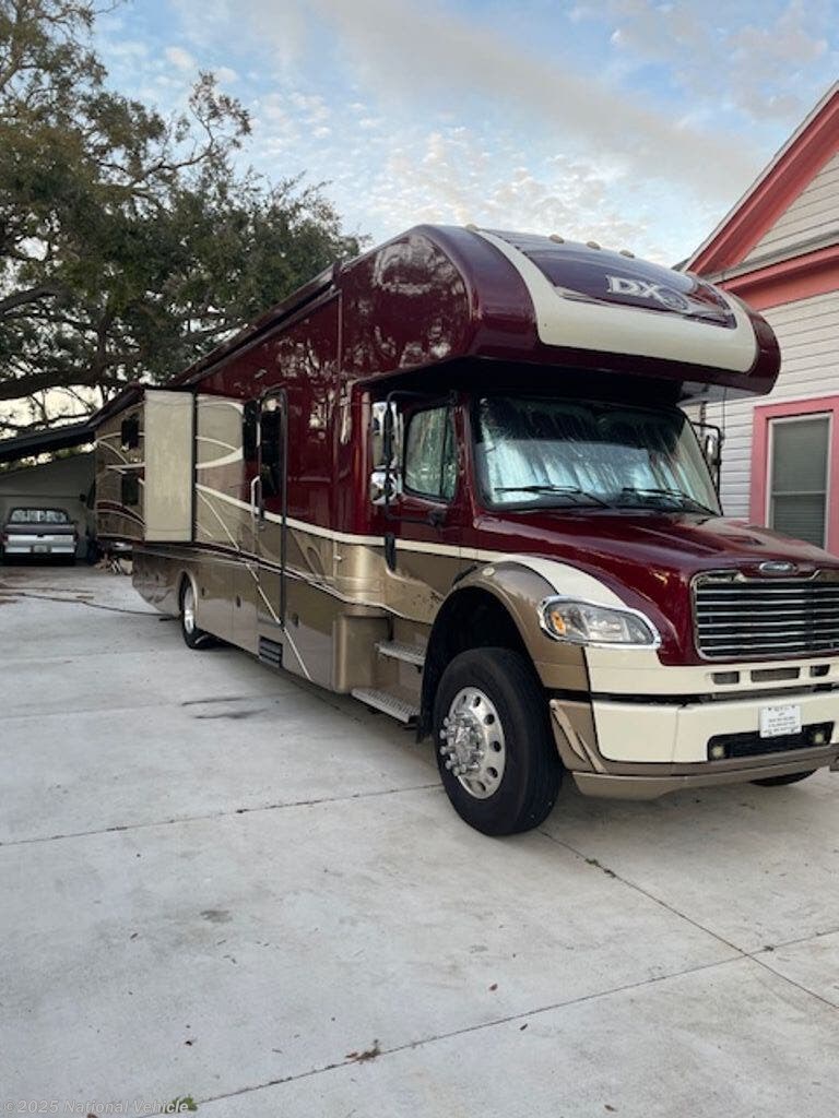 Used 2018 Dynamax Corp DX3 37BH available in Tampa, Florida