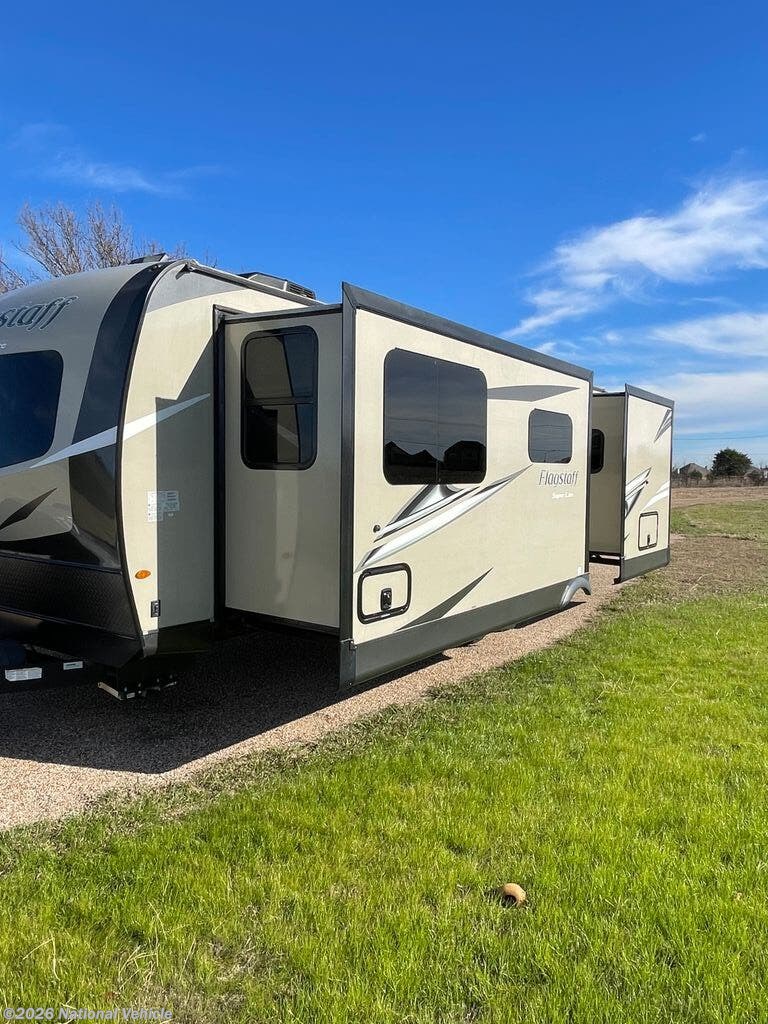 Used 2020 Forest River Flagstaff Super Lite 26FKBS available in Midlothian, Texas