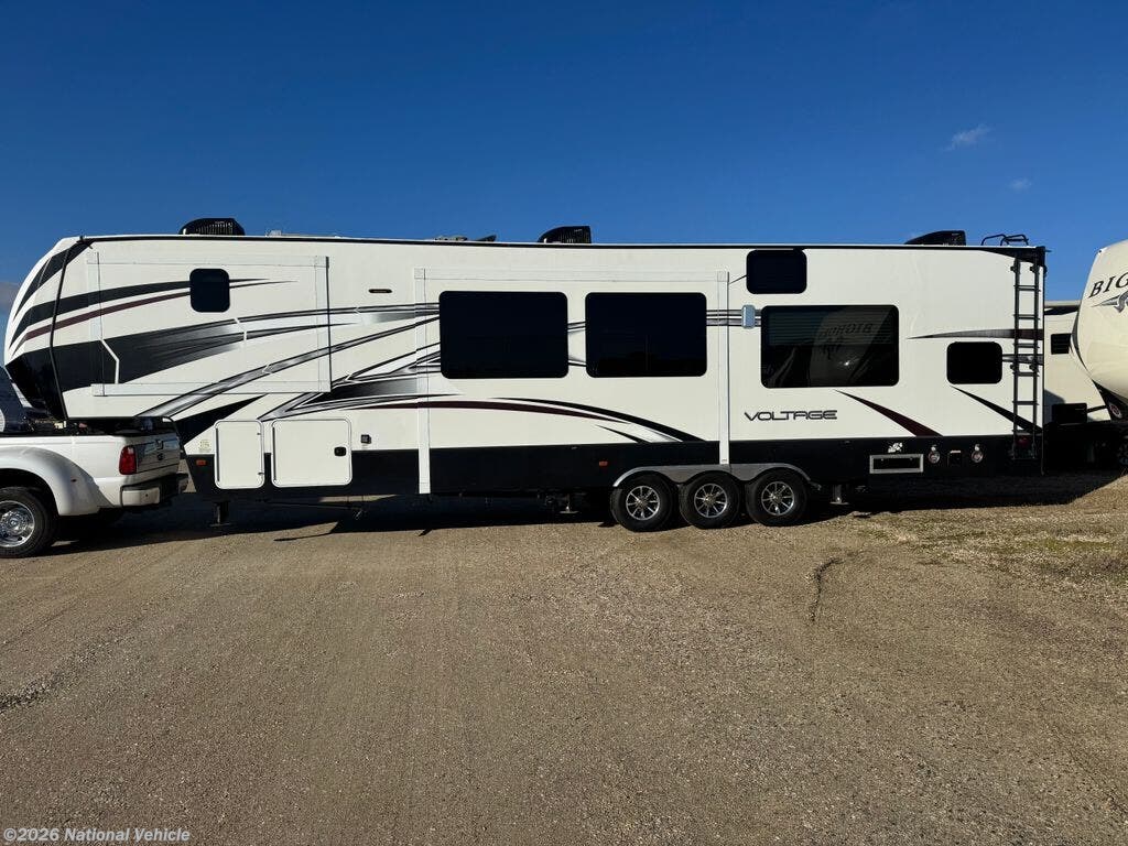 Used 2015 Dutchmen Voltage Toy Hauler 3800 available in Meridian, Idaho