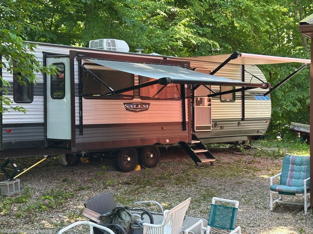 Used 2021 Forest River Salem 32RET available in Lake Park, Minnesota