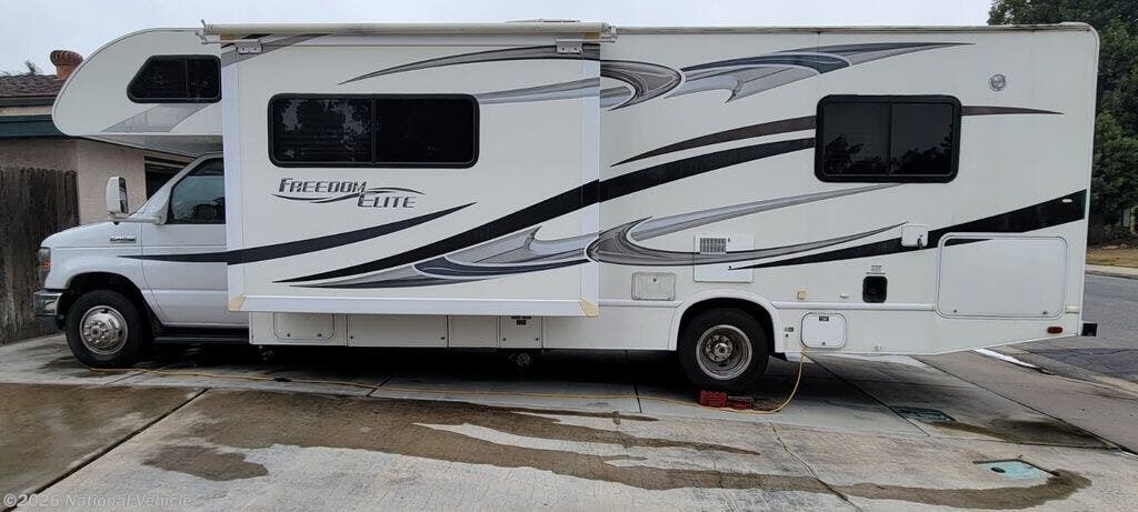 Used 2011 Four Winds  Freedom Elite 28U available in Bakersfield, California