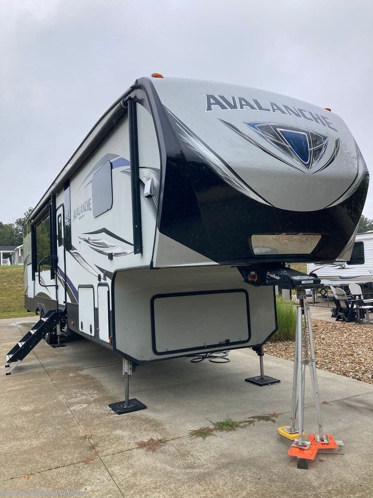Used 2017 Keystone Avalanche 395BH available in Ellisville, Missouri