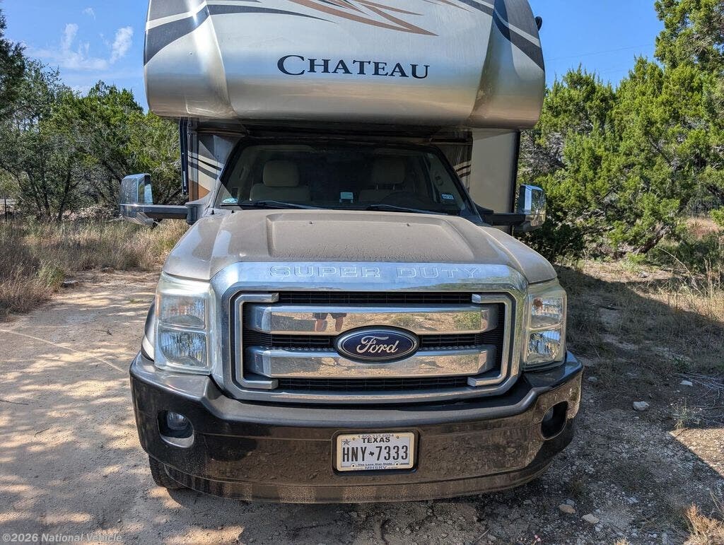 Used 2016 Thor Motor Coach Chateau 33SW available in Lakeway, Texas