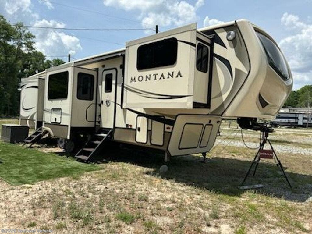 Used 2019 Keystone Montana 3731FL available in Midville, Georgia