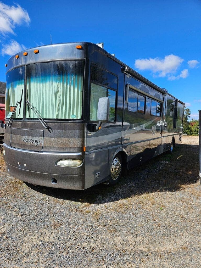 Used 2005 Winnebago Journey 39K available in Charlsetown, Rhode Island