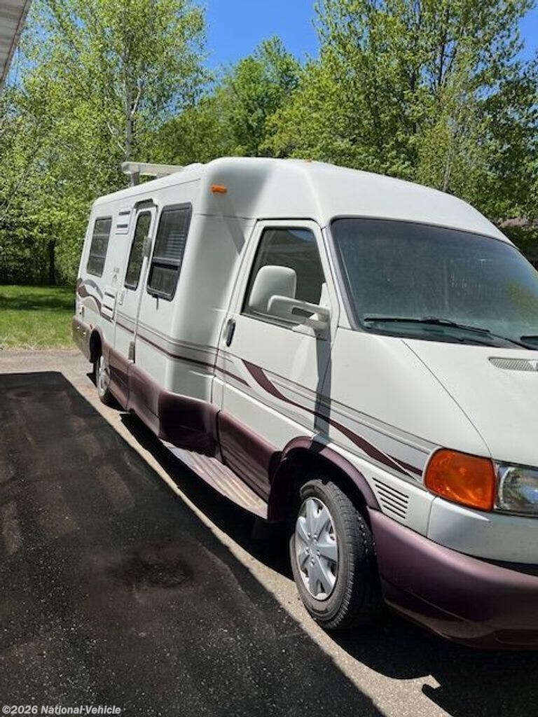 Used 2001 Winnebago Rialta 22HD available in North Branch, Minnesota