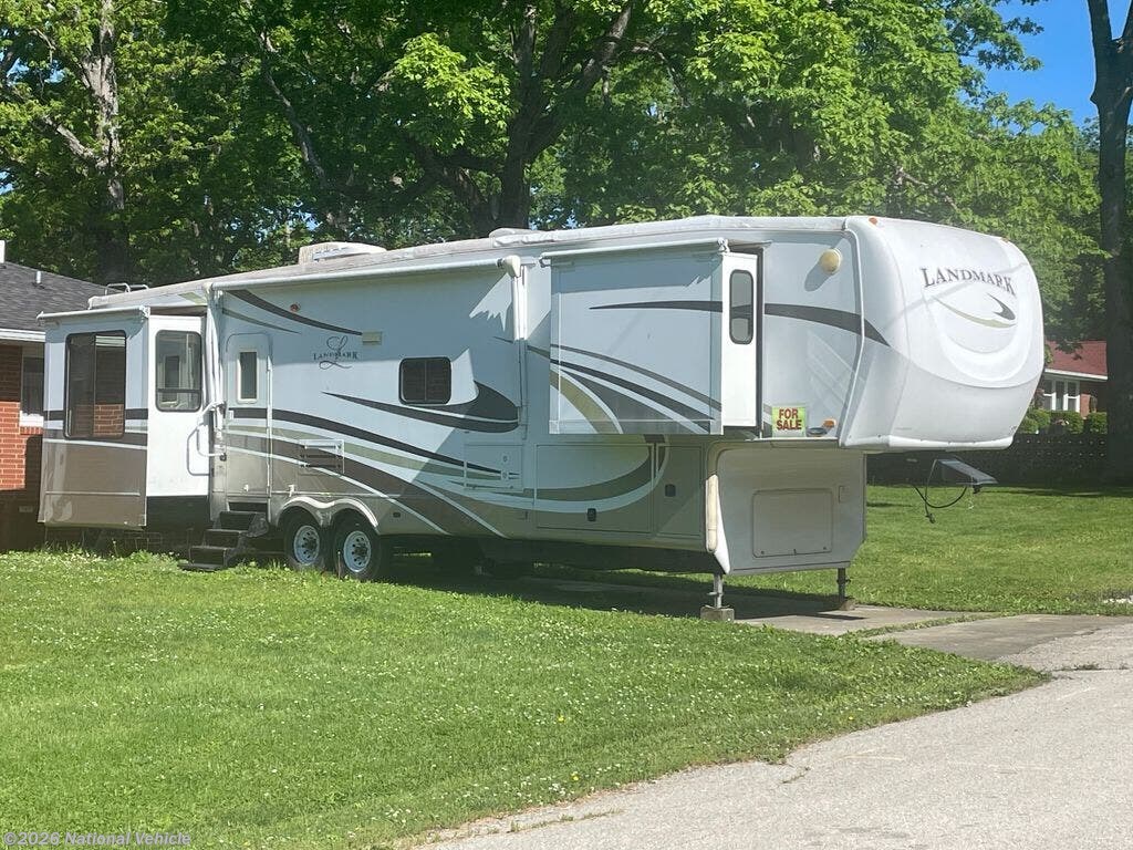 Used 2010 Heartland Landmark Oakmont available in Decatur, Illinois