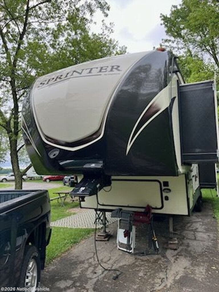 Used 2017 Keystone Sprinter 298FWRLS available in Woodburn, Indiana