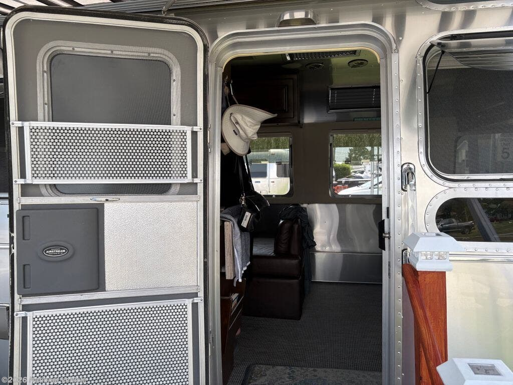 Used 2018 Airstream Classic 30RB Queen available in Cumberland, Rhode Island