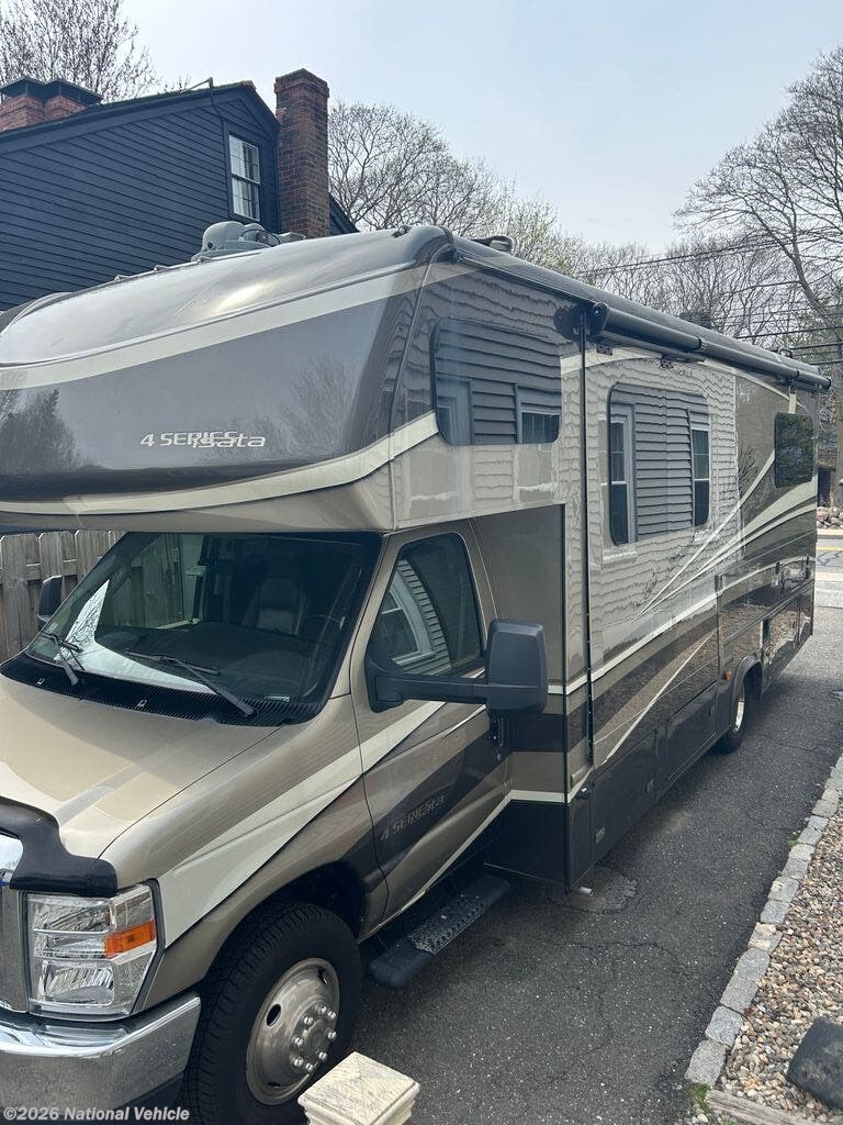 Used 2018 Dynamax Corp  Isata 4 25FWF available in Beverly, Massachusetts
