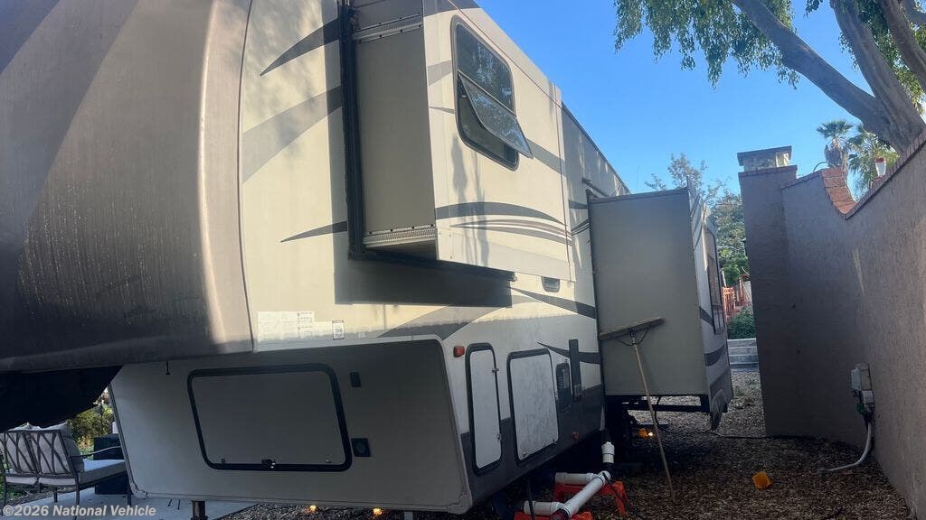 Used 2015 Palomino Sabre Silhouette 284RSKS available in Spring Valley, California