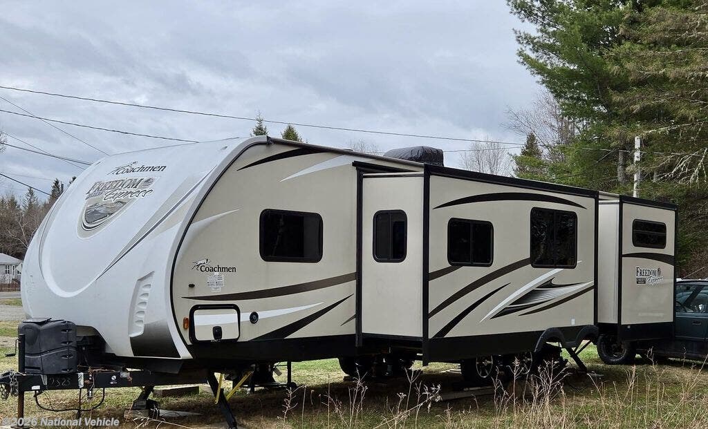 Used 2016 Coachmen Freedom Express Liberty Maple 310BHDS available in Patten, Maine