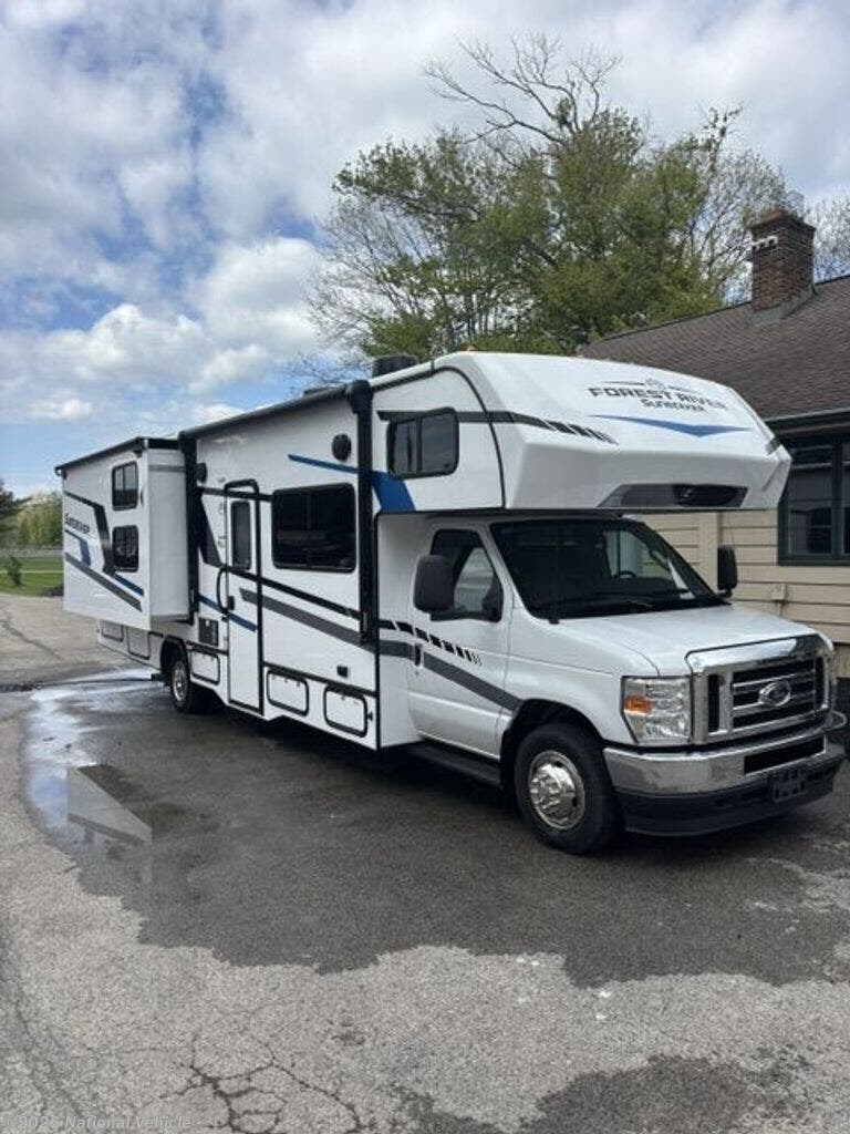Used 2025 Forest River Sunseeker LE 3250DSLE available in Beaver, Pennsylvania
