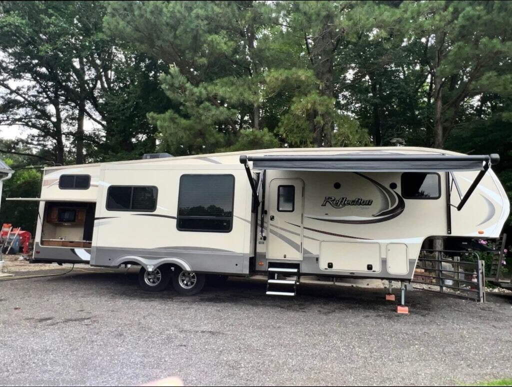 Used 2015 Grand Design Reflection 323BHS available in Woodbridge, Virginia