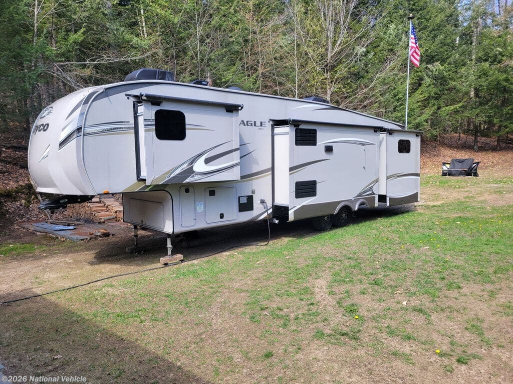 Used 2018 Jayco Eagle 325BHQS available in Bow, New Hampshire