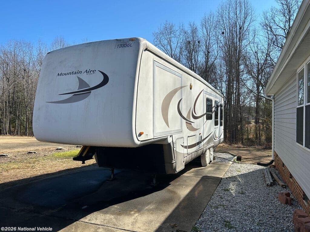 Used 2004 Newmar Mountain Aire 34RDCK available in Taylors, South Carolina