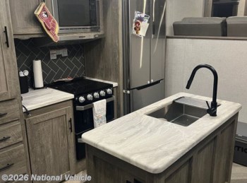 Used 2020 Forest River Wildwood Heritage Glen 378FL available in Franklin, Ohio
